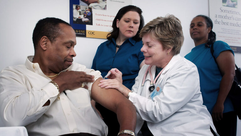 Man vaccineras