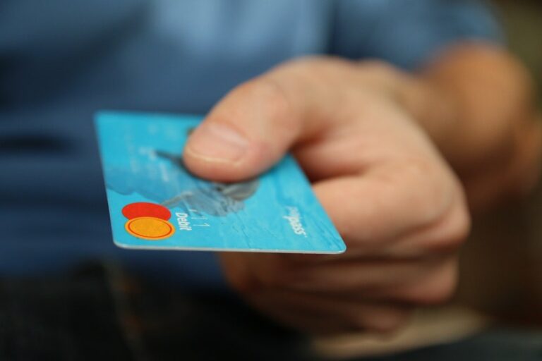 Blått kreditkort från Mastercard